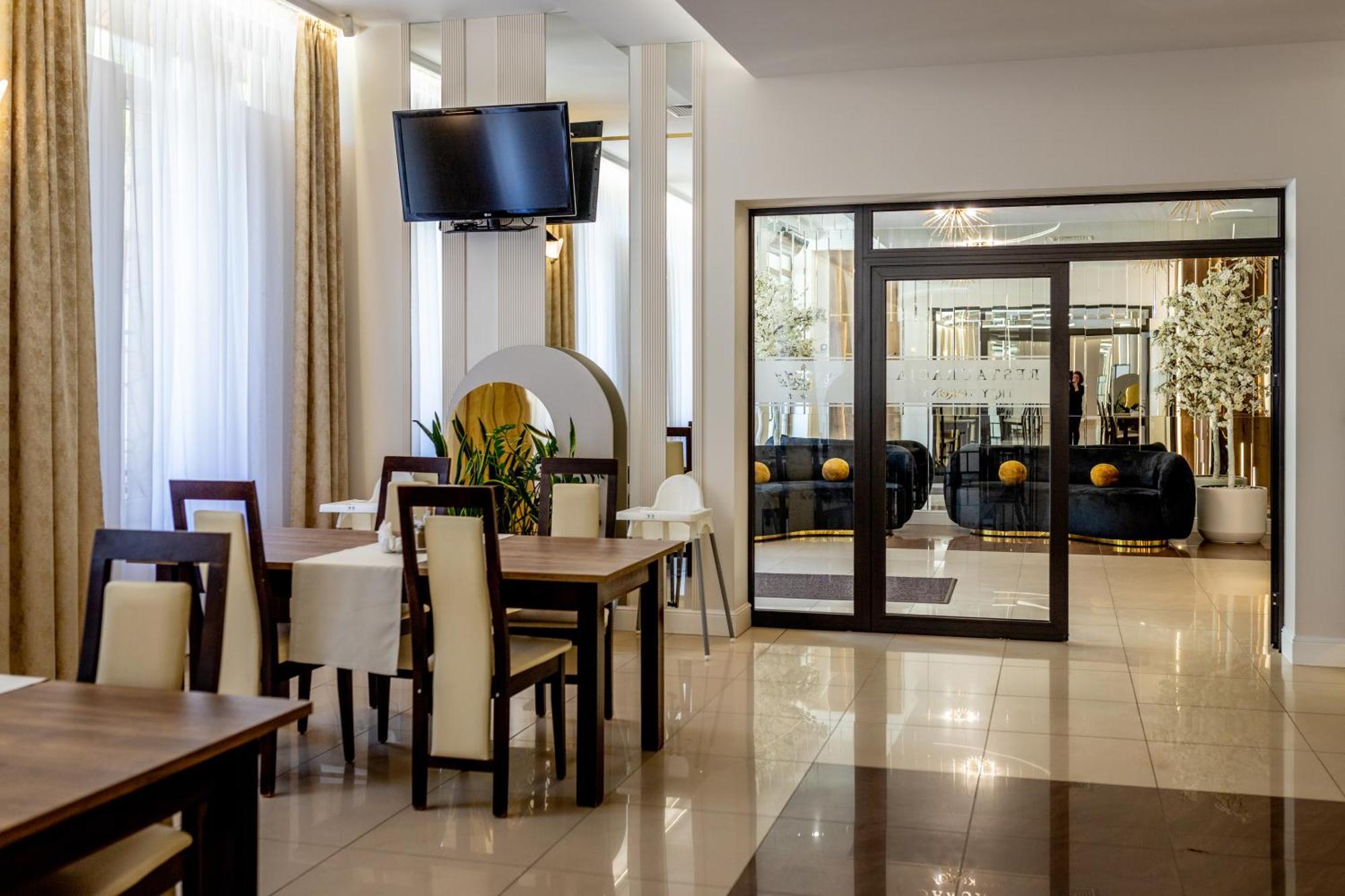 Hotel Trzy Korony Głogów Małopolski Exterior foto